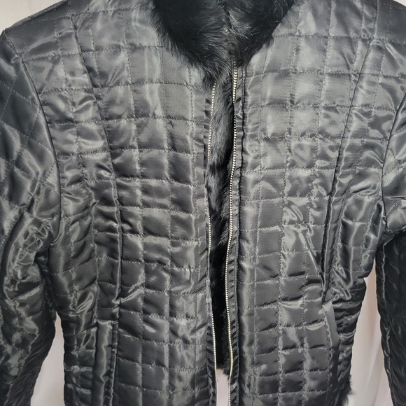 Willson leather rabbit Fur reversible coat. The inside pocket is mildly torn. - Picture 4 of 6